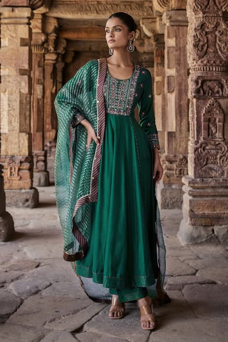 Kritika Dawar Green Silk Embroidery Thread Round Neck Zaha And Mirror Anarkali Set 