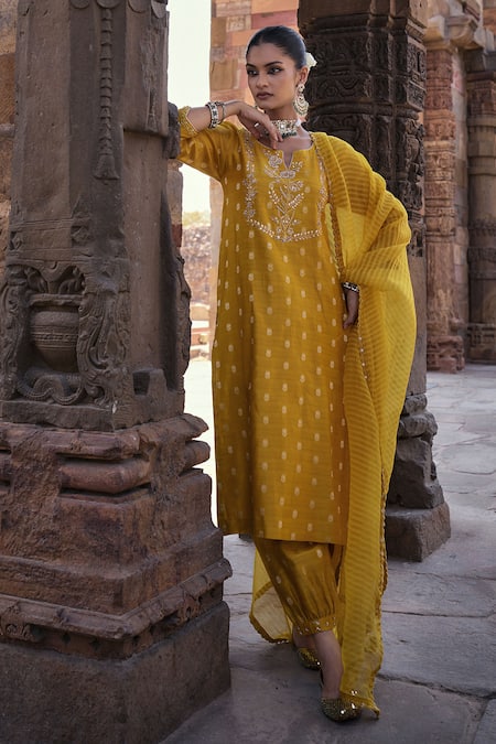 Kritika Dawar_Yellow Chanderi, Organza Embroidery Round Aarna Phoolista Dabka Woven Kurta Set _Online_at_Aza_Fashions