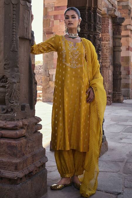 Buy_Kritika Dawar_Yellow Chanderi, Organza Embroidery Round Aarna Phoolista Dabka Woven Kurta Set _Online_at_Aza_Fashions