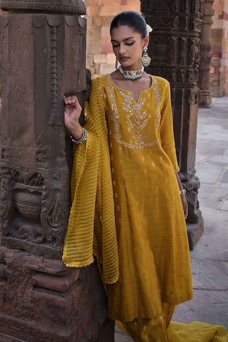 Kritika Dawar_Yellow Chanderi, Organza Embroidery Round Aarna Phoolista Dabka Woven Kurta Set _at_Aza_Fashions