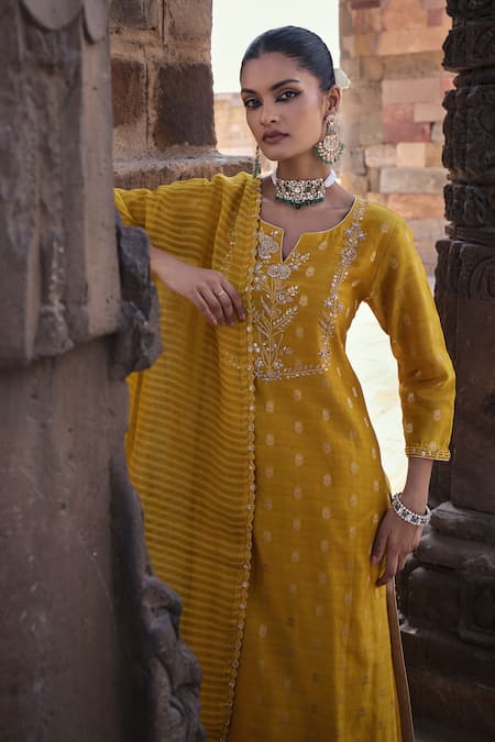 Buy_Kritika Dawar_Yellow Chanderi, Organza Embroidery Round Aarna Phoolista Dabka Woven Kurta Set 