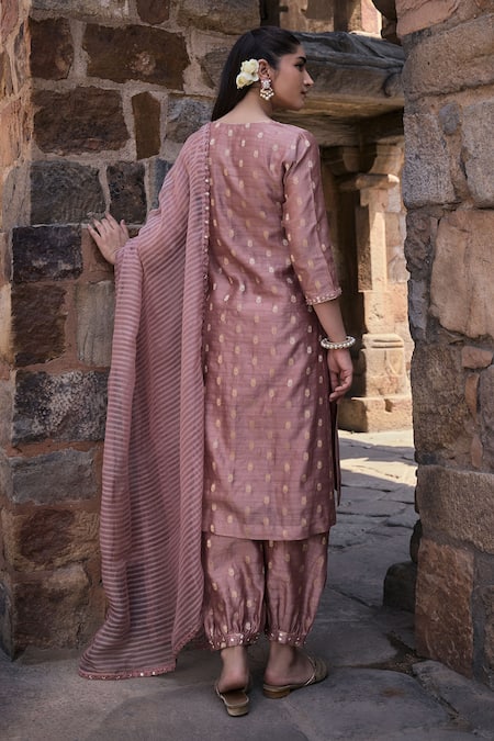 Kritika Dawar Aarna Gulbahar Dabka Embroidered Woven Kurta Set 