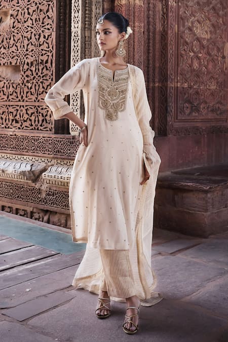 Kritika Dawar Ivory Chanderi Embroidery Dabka Notched Round Erum Ivy Bloom Kurta Set 