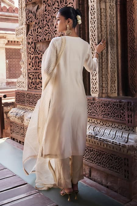 Shop Kritika Dawar Ivory Chanderi, Organza Embroidery, Diamonds Erum Ivy Bloom Dabka Kurta Set at Aza Fashions Shop_Kritika Dawar_Ivory Chanderi, Organza Embroidery, Diamonds Erum Ivy Bloom Dabka Kurta Set _at_Aza_Fashions