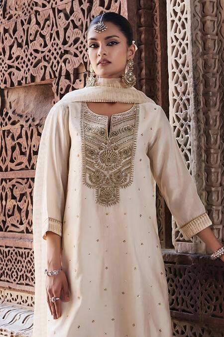 Kritika Dawar Ivory Chanderi, Organza Embroidery, Diamonds Erum Ivy Bloom Dabka Kurta Set Online at Aza Fashions Kritika Dawar_Ivory Chanderi, Organza Embroidery, Diamonds Erum Ivy Bloom Dabka Kurta Set _Online_at_Aza_Fashions