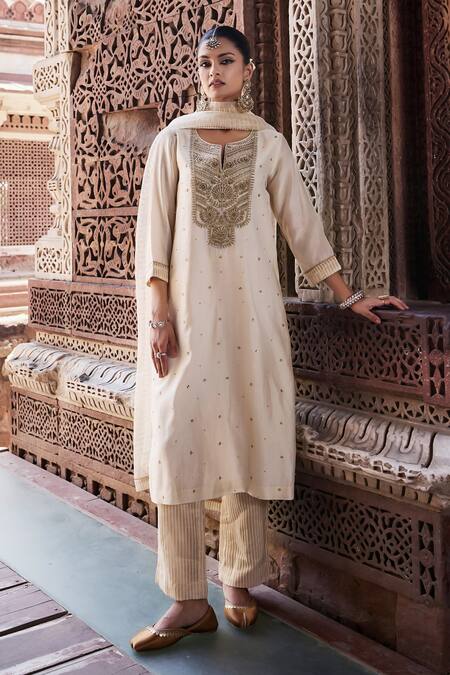 Buy Kritika Dawar Ivory Chanderi, Organza Embroidery, Diamonds Erum Ivy Bloom Dabka Kurta Set Online at Aza Fashions Buy_Kritika Dawar_Ivory Chanderi, Organza Embroidery, Diamonds Erum Ivy Bloom Dabka Kurta Set _Online_at_Aza_Fashions