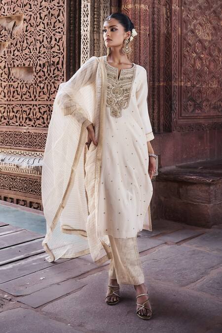 Shop Kritika Dawar Ivory Chanderi, Organza Embroidery, Diamonds Erum Ivy Bloom Dabka Kurta Set Online at Aza Fashions Shop_Kritika Dawar_Ivory Chanderi, Organza Embroidery, Diamonds Erum Ivy Bloom Dabka Kurta Set _Online_at_Aza_Fashions