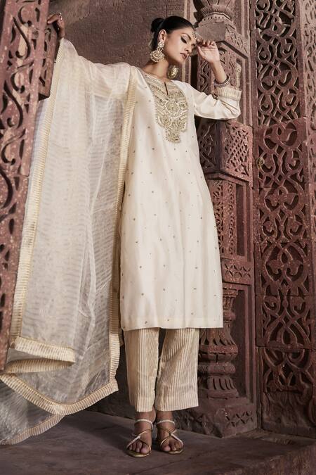 Shop Kritika Dawar Ivory Chanderi, Organza Embroidery, Diamonds Erum Ivy Bloom Dabka Kurta Set Shop_Kritika Dawar_Ivory Chanderi, Organza Embroidery, Diamonds Erum Ivy Bloom Dabka Kurta Set