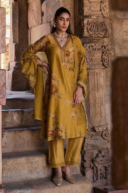 Kritika Dawar Yellow Chanderi Print Phool V Neck Zainab Kurta Pant Set 