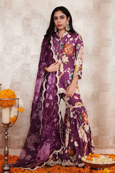 Rainas Scallop Hem Kurta Gharara Set 