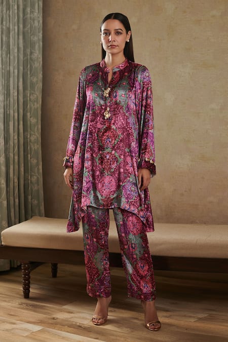 Shop Rainas Pink Velvet Beads Bandeau Neck Shell Detailed Kurta With Pant at Aza Fashions Shop_Rainas_Pink Velvet Beads Bandeau Neck Shell Detailed Kurta With Pant_at_Aza_Fashions