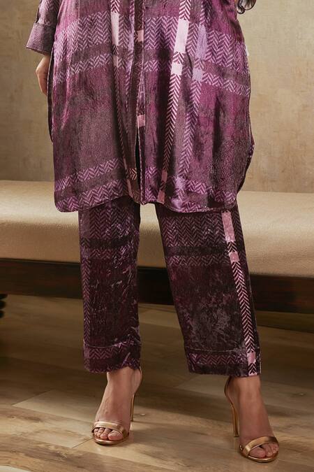 Rainas_Purple Velvet Collared Geometric Print Long Shirt With Pant_Online_at_Aza_Fashions
