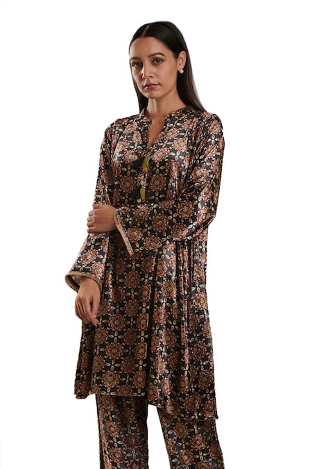 Rainas_Black Velvet Tassels Bandeau Neck Floral Print Asymmetric Kurta With Pant_at_Aza_Fashions