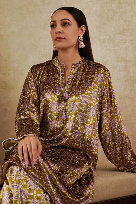 Rainas Green Velvet Embroidery Bandeau Neck Floral Print Kurta With Pant Online at Aza Fashions Rainas_Green Velvet Embroidery Bandeau Neck Floral Print Kurta With Pant_Online_at_Aza_Fashions