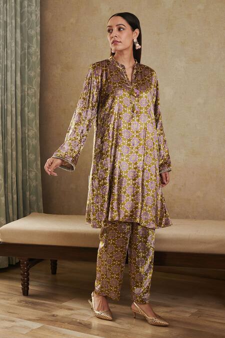 Shop Rainas Green Velvet Embroidery Bandeau Neck Floral Print Kurta With Pant Online at Aza Fashions Shop_Rainas_Green Velvet Embroidery Bandeau Neck Floral Print Kurta With Pant_Online_at_Aza_Fashions