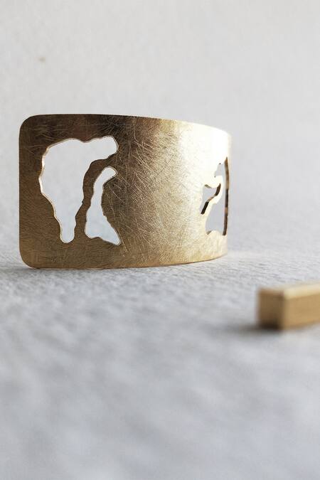 DE'Anma_Gold Quanah Cutwork Hair Bun - Single Pc _Online_at_Aza_Fashions