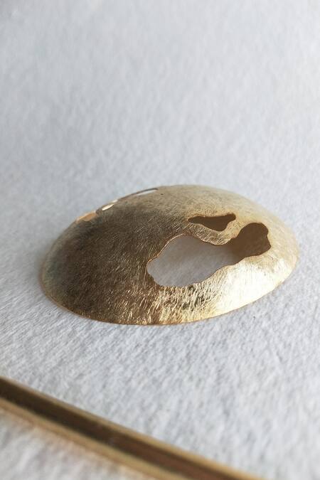 DE'Anma Gold Amhale Circular Shaped Hair Bun Online at Aza Fashions DE'Anma_Gold Amhale Circular Shaped Hair Bun _Online_at_Aza_Fashions