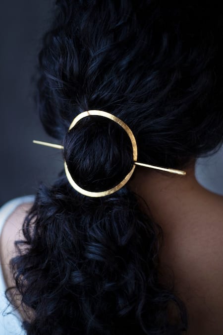 DE'Anma Gold Charlotte Cutwork Hair Bun Online at Aza Fashions DE'Anma_Gold Charlotte Cutwork Hair Bun _Online_at_Aza_Fashions
