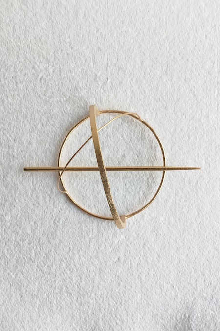 DE'Anma Qinisa Criss Cross Shaped Full Hair Bun 