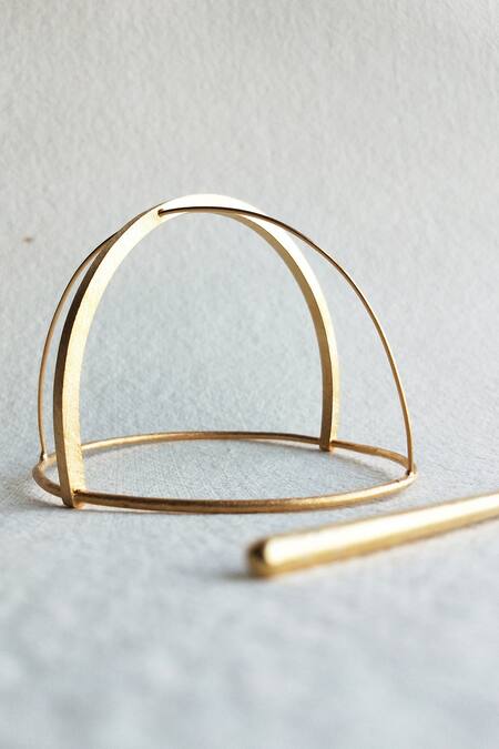 DE'Anma_Gold Qinisa Criss Cross Shaped Cutwork Hair Bun _Online_at_Aza_Fashions