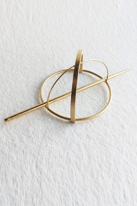 Shop_DE'Anma_Gold Qinisa Criss Cross Shaped Hair Bun _at_Aza_Fashions