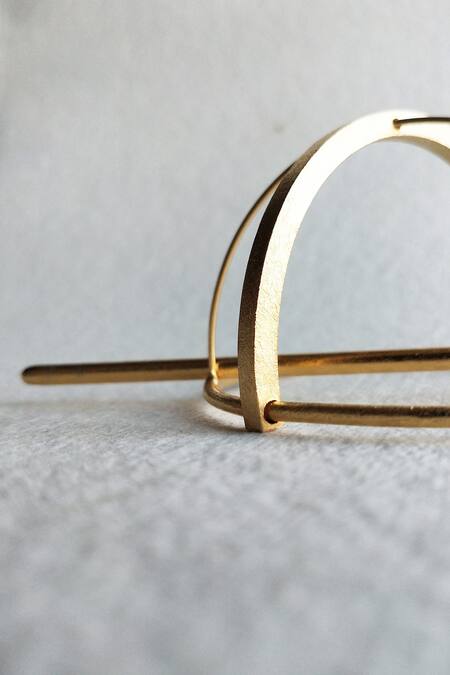 DE'Anma_Gold Qinisa Criss Cross Shaped Hair Bun _Online_at_Aza_Fashions