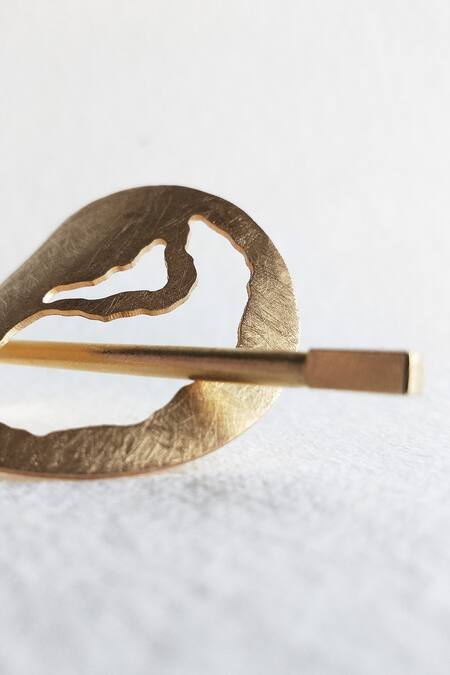 Buy_DE'Anma_Gold Funa Oval Shaped Hair Bun _Online_at_Aza_Fashions