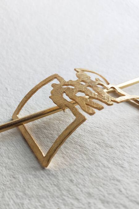 DE'Anma Gold Inguru Rectangle Shaped Hair Bun Online at Aza Fashions DE'Anma_Gold Inguru Rectangle Shaped Hair Bun _Online_at_Aza_Fashions