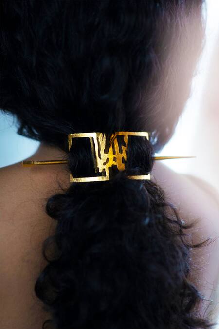 Buy DE'Anma Gold Inguru Rectangle Shaped Hair Bun Buy_DE'Anma_Gold Inguru Rectangle Shaped Hair Bun