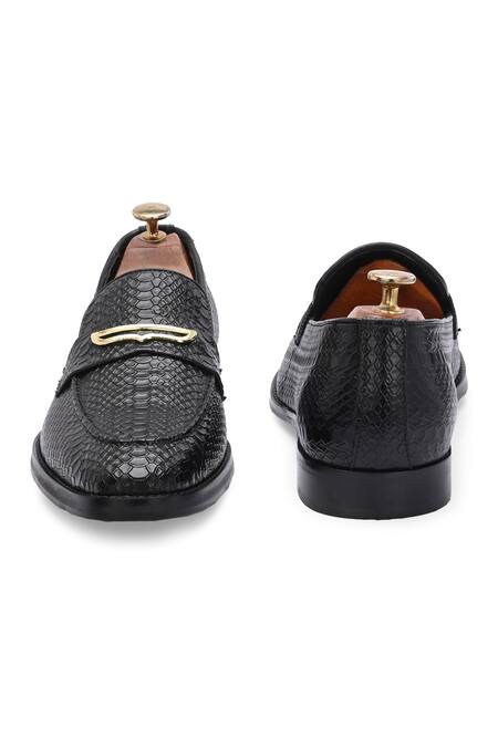Shop_Ivrah_Black Buckles Prague Croc Skin Textured Slip On Shoes