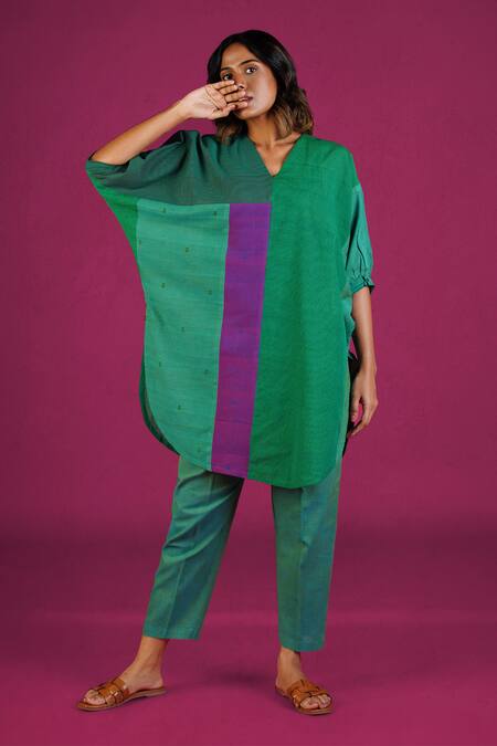 Mantra Green Handloom Cotton Embroidery V-neck Colorblocked Motif Woven Symphony Kurta Online at Aza Fashions Mantra_Green Handloom Cotton Embroidery V-neck Colorblocked Motif Woven Symphony Kurta _Online_at_Aza_Fashions