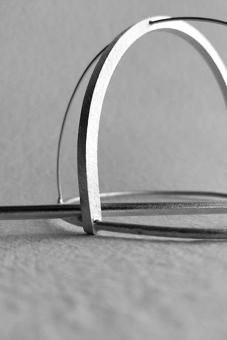 DE'Anma Qinisa Criss Cross Shaped Full Hair Bun 