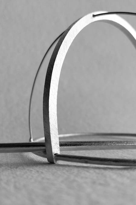 DE'Anma Qinisa Criss Cross Shaped Cutwork Hair Bun 