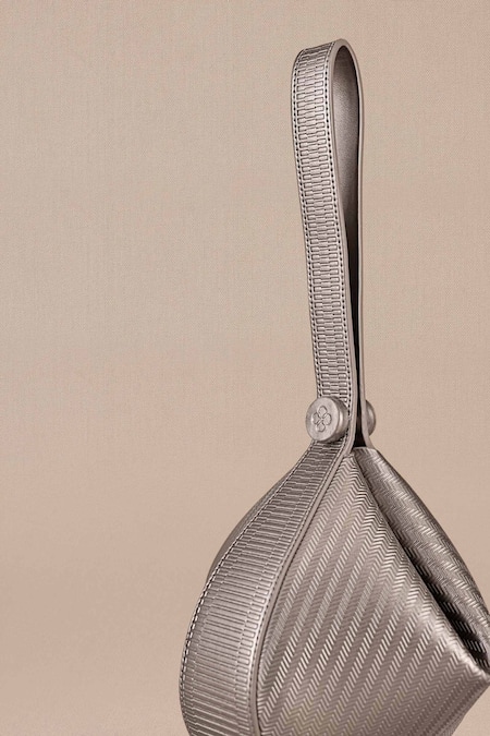 Shop_Ampm_Silver Esther Tear Drop Shaped Bag 