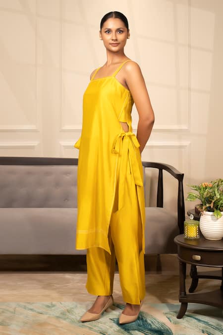Buy_Eeda_Yellow Chanderi Square Neck Plain Side Tie-up Kurta With Pant _Online_at_Aza_Fashions
