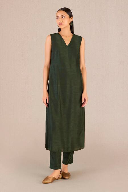 Ampm Green Silk Embroidery Round Neck Amida Colour-blocked Jacket And Tunic Set at Aza Fashions Ampm_Green Silk Embroidery Round Neck Amida Colour-blocked Jacket And Tunic Set _at_Aza_Fashions