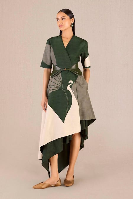 Buy_Ampm_Green Silk V-neck Serena Colour-blocked Jacket With Skirt