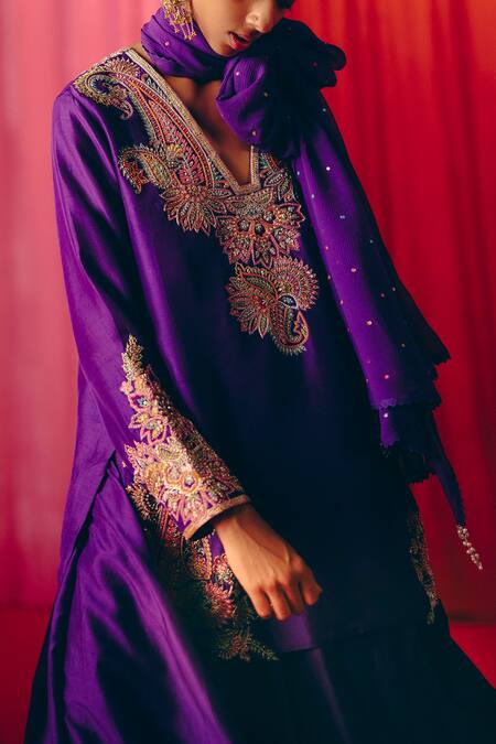 Buy_Mrunalini Rao_Purple Silk, Chiffon Pearls V-neck Riti Embroidered Short Kurta Pant Set _Online_at_Aza_Fashions