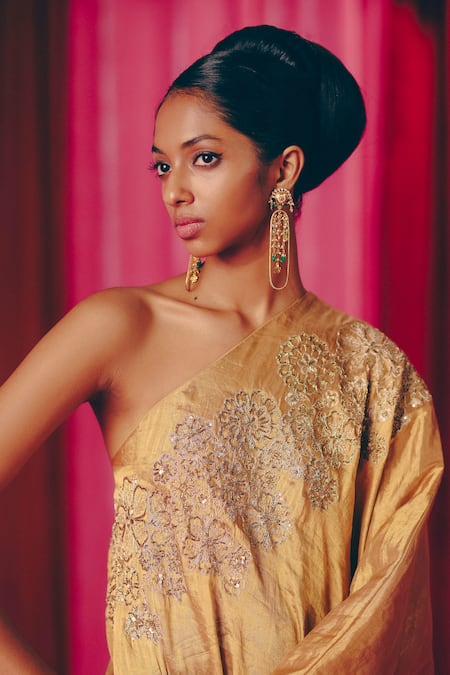 Mrunalini Rao Mundira Neckline Embroidered Kaftan 