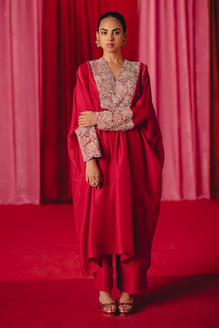 Mrunalini Rao Red Pure Silk Embroidery Zardozi V Neck Fariah Cuff Kurta And Pant Set 