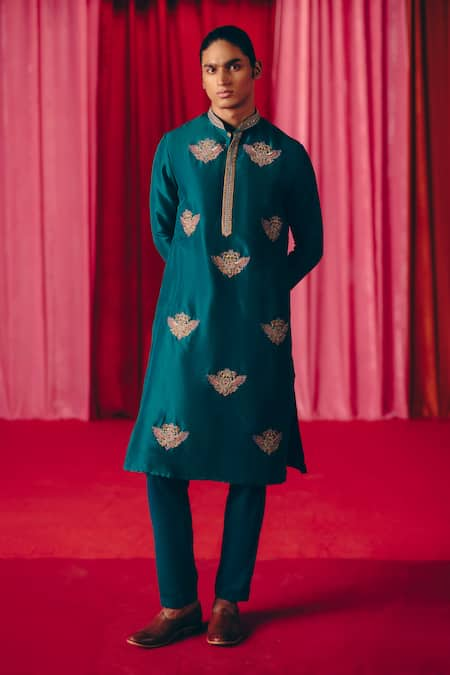 Mrunalini Rao Aryamann Garuda Motif Embroidered Kurta With Pant 