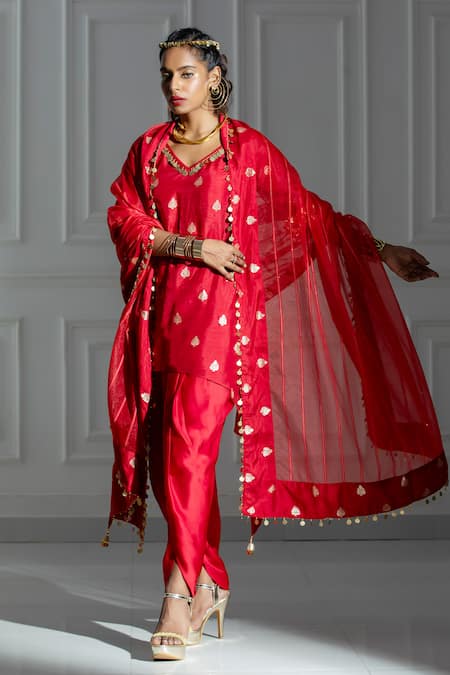 MONK & MEI BY SONIA ANAND Red Brocade Woven Leaf Butti V Neck Pattern Kurta And Tulip Dhoti Pant Set 