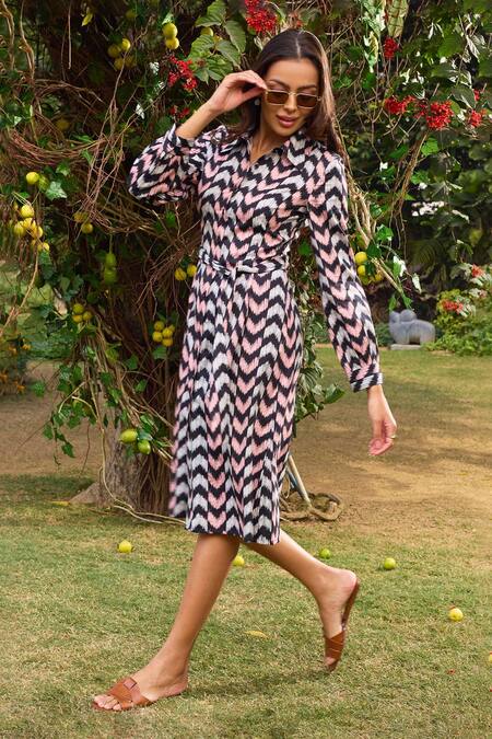 Buy Zazu Black Cotton Satin Buckles Antalya Brazen Arrow Print Shirt Dress With Belt Buy_Zazu_Black Cotton Satin Buckles Antalya Brazen Arrow Print Shirt Dress With Belt