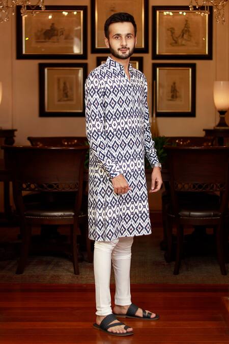 Zazu_White Cotton Ikat Prism Print Kurta With Churidar _at_Aza_Fashions