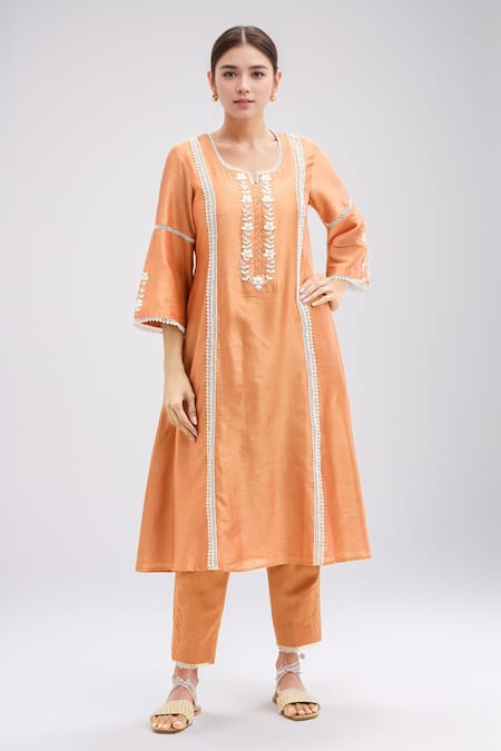 Shipraa Grover Orange Chanderi Embroidered Floral Notched Aiza Kurta Pant Set 