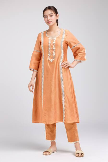 Shipraa Grover_Orange Chanderi, Cotton Pearls, Embroidery Split Aiza Floral Kurta Pant Set_Online_at_Aza_Fashions