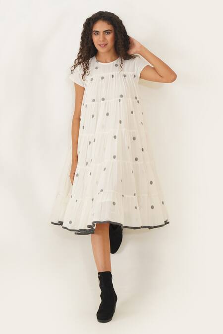 Indigo Dreams_White Cotton Round Neck Iris Handwoven Jamdani Dress _at_Aza_Fashions