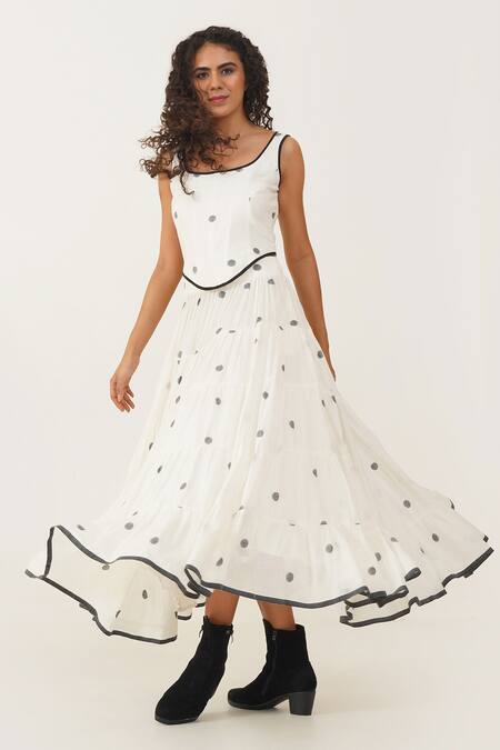 Buy Indigo Dreams Ivory Cotton Embroidery Square Neck Ivanna Handwoven Jamdani Corset With Skirt Buy_Indigo Dreams_Ivory Cotton Embroidery Square Neck Ivanna Handwoven Jamdani Corset With Skirt