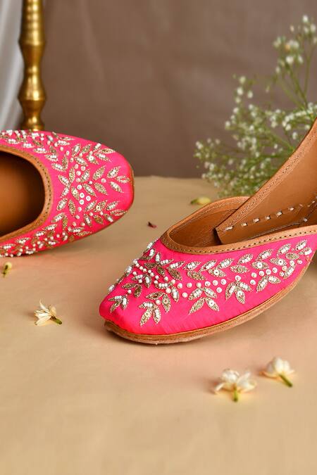 LA Fiza_Pink Berina Zari Thread Embroidered Juttis_Online_at_Aza_Fashions