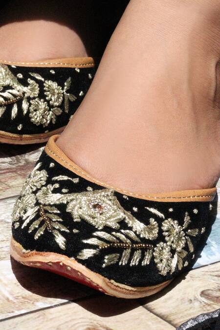 Shop LA Fiza Black Unz Zardozi Embellished Juttis Online at Aza Fashions Shop_LA Fiza_Black Unz Zardozi Embellished Juttis_Online_at_Aza_Fashions